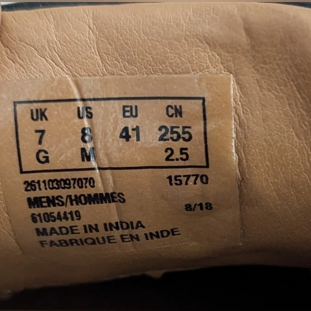 Clarks Man's Collection Cushion  Dress Shoe Size 8